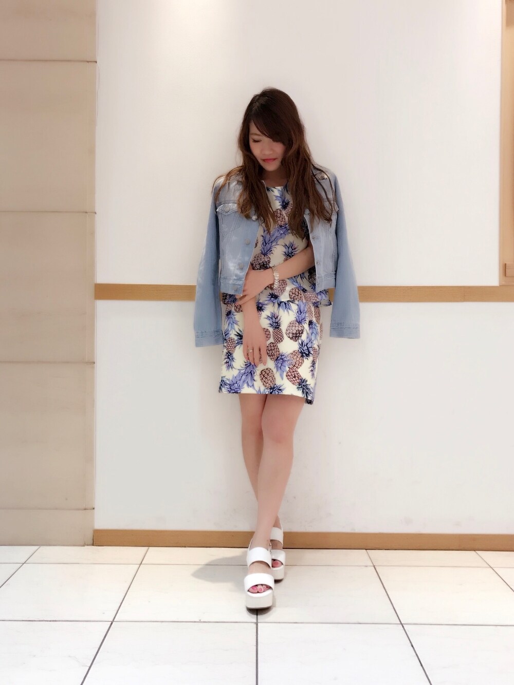 「CECIL McBEEのアイテム（デニムジャケット、ブルー系）」を使った、なっぽさん（レディース・156cm）の春コーディネートの1枚目の写真