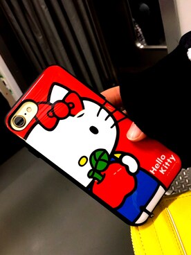 「iPhoneケース」｜「アイテム（その他）」を使った、log outさん（レディース・164cm）の春コーディネート