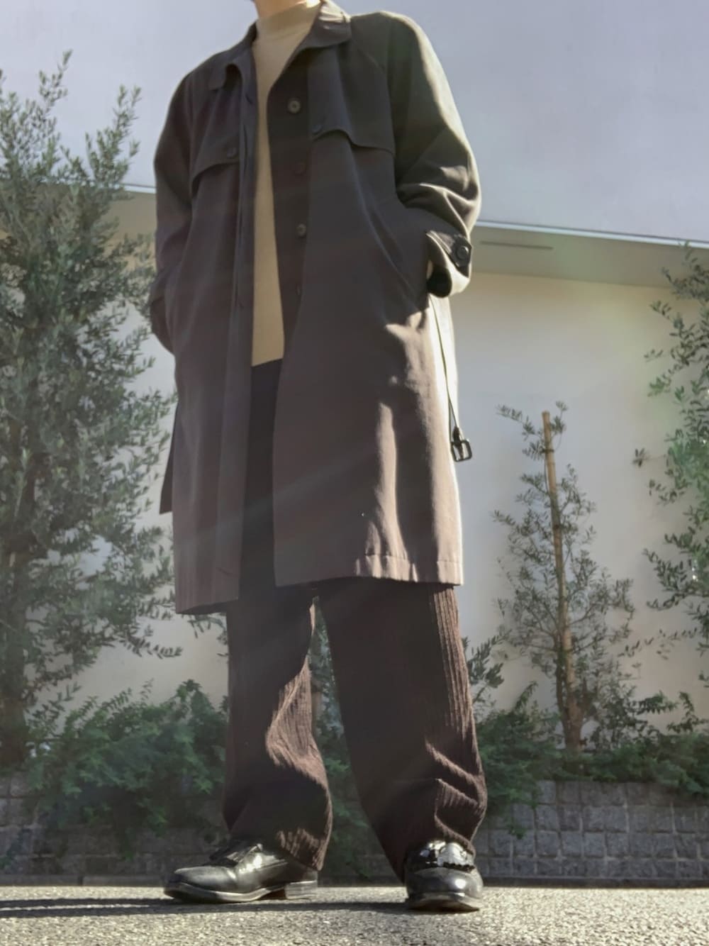 「タッセルローファー、オーバーサイズ、ステンカラーコート、トレンチコート、コーデュロイパンツ、ootd、church's、allegri、cashmere、pierre cardin」｜「Church'sのアイテム（ローファー、ブラック系）」を使った、Yoheiさん（メンズ・175cm）の秋コーディネートの1枚目の写真