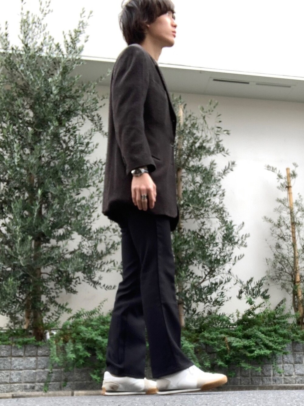 「年末WEAR感謝祭、ootd、テーラードジャケット、セミフレアパンツ、Armani Collezioni、Wrangler、HERMES、Hamilton、GIVENCHY」｜「GIVENCHYの18AW ジャーマントレーナー （スニーカー、ホワイト系）」を使った、Yoheiさん（メンズ・175cm）の冬コーディネートの1枚目の写真