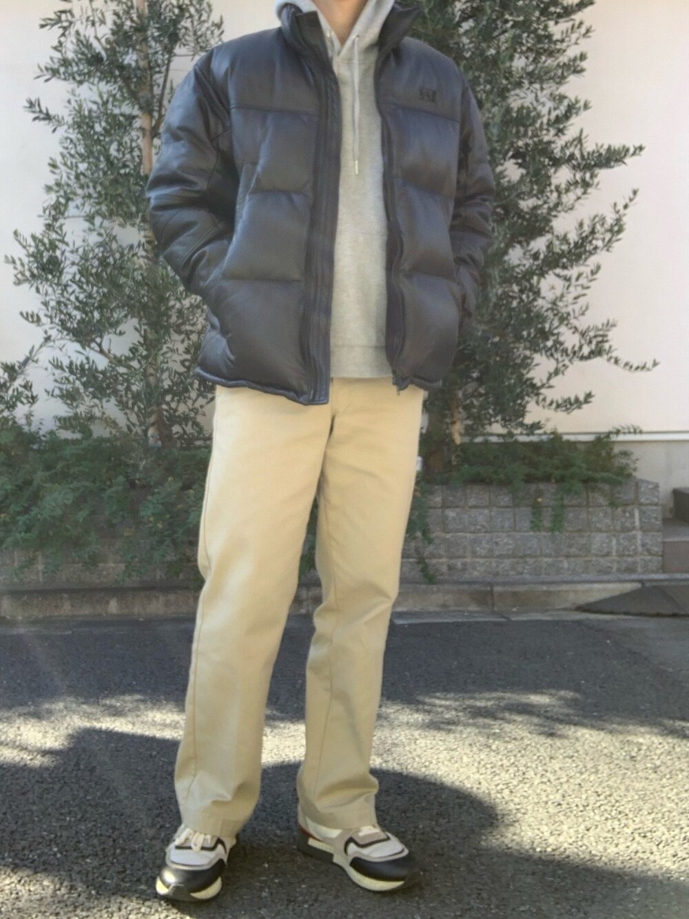 「冬アウター着回しチャレンジ、オーバーサイズ、シンプル、ダウンジャケット、ヌプシ」｜「DickiesのDickies/ディッキーズ 874 ワークパンツ ワイドチノパンツ（チノパンツ、ベージュ系）」を使った、Yoheiさん（メンズ・175cm）の冬コーディネートの1枚目の写真