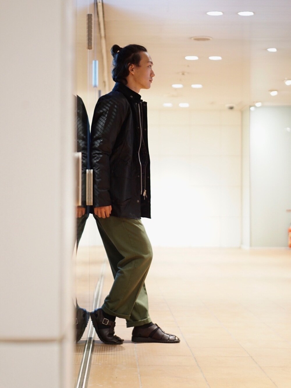 「今日のコーデ、アメリカン、AUBERGE、barbour、USARMY、Paraboot、グルカサンダル、秋コーデ」｜「BarbourのBEDALE SL WAXED COTTON（ブルゾン、ブラック系）」を使った、Yoheiさん（メンズ・175cm）の秋コーディネートの1枚目の写真