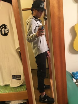 「NIKE SPORTSWEAR（ナイキスポーツウェアー）のアイテム（その他パンツ）」を使った、ジム(GM)さん（メンズ・176cm）の春コーディネート