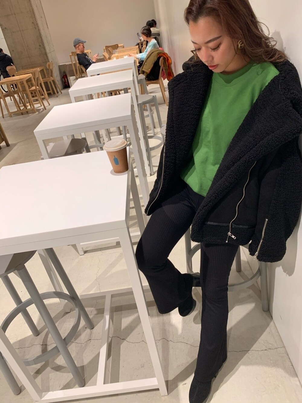 「カジュアル、ユニクロ、今日のコーデ、冬コーデ、ムートンコート、冬、きれいめカジュアル、EVRIS 、UNIQLO」｜「EVRISのフェイクスウェードルーズジャケット（その他アウター、ブラック系）」を使った、Rionaさん（レディース・159cm）の冬コーディネートの1枚目の写真