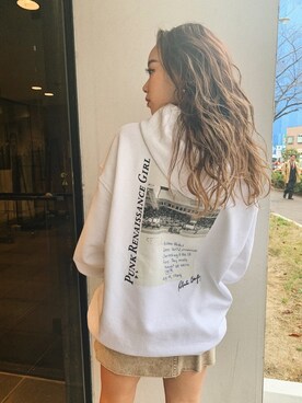 「バックロゴ」｜「アイテム（パーカー）」を使った、Rionaさん（レディース・159cm）の冬コーディネート