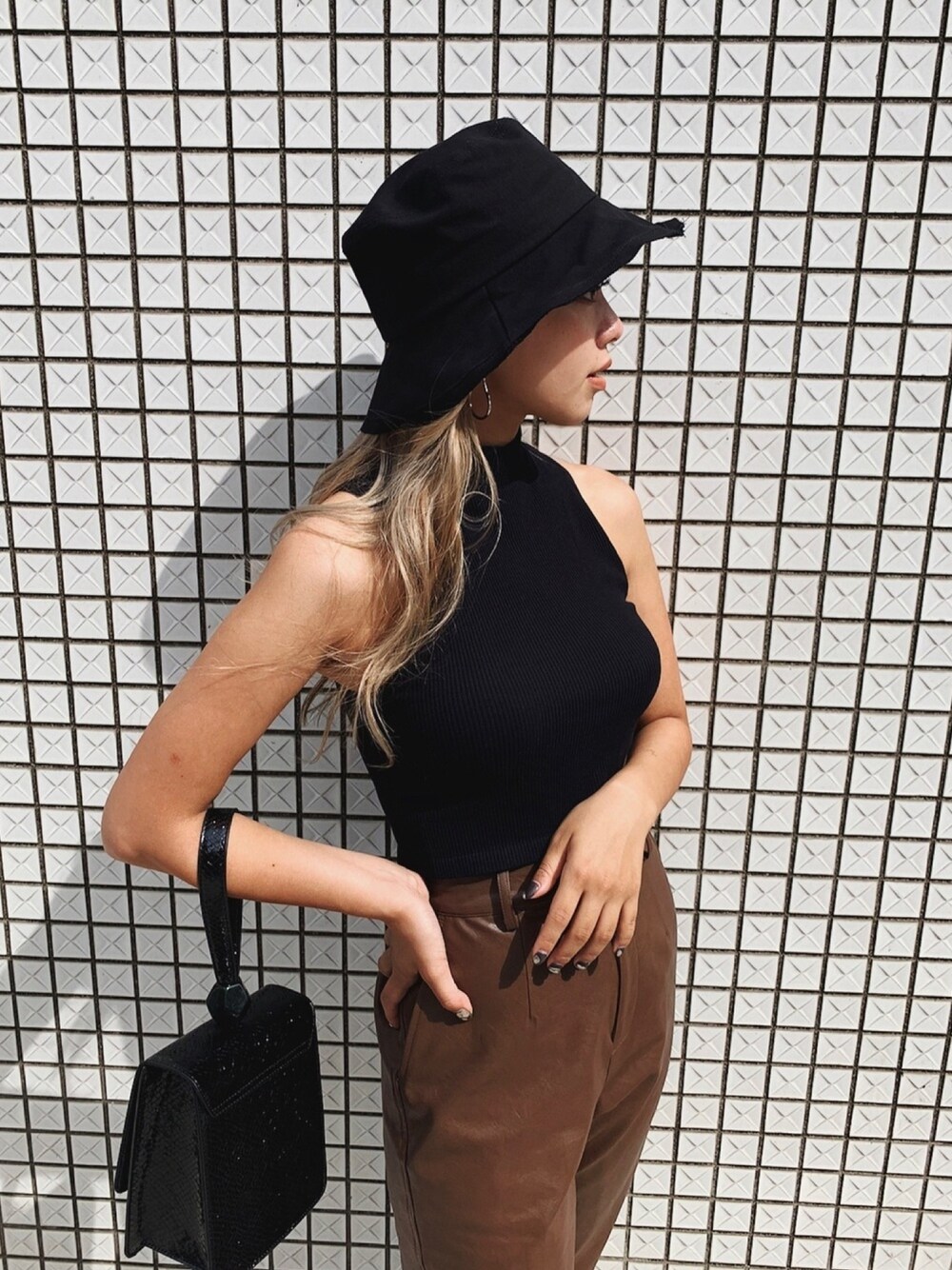 「秋のコーデ、オトナカジュアル、ラブアンドピース2020、オトナ女子、秋服、バケハ、バケットハット、ootd、着回しコーデ、EVRIS 」｜「ZARAのアイテム（その他トップス、ブラック系）」を使った、Rionaさん（レディース・159cm）の秋コーディネートの1枚目の写真