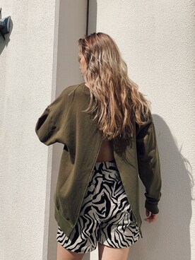 「肌見せ」｜「アイテム（スウェット）」を使った、Rionaさん（レディース・159cm）の秋コーディネート