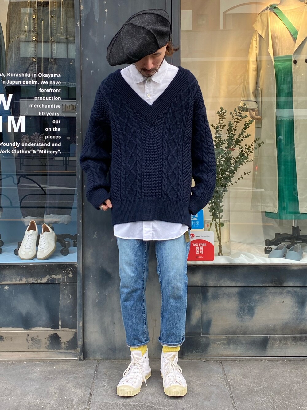 「スニーカー、デニム、ジーンズ、johnbull、キャスケット、オーバーサイズ、春コーデ、ジョンブル、Johnbull Private labo、ジョンブル　プライベート　ラボ(Johnbull Private labo)」｜「Johnbullのロングスリーブシャツ（シャツ/ブラウス、ホワイト系）」を使った、dasさん（メンズ・176cm）の冬コーディネートの1枚目の写真