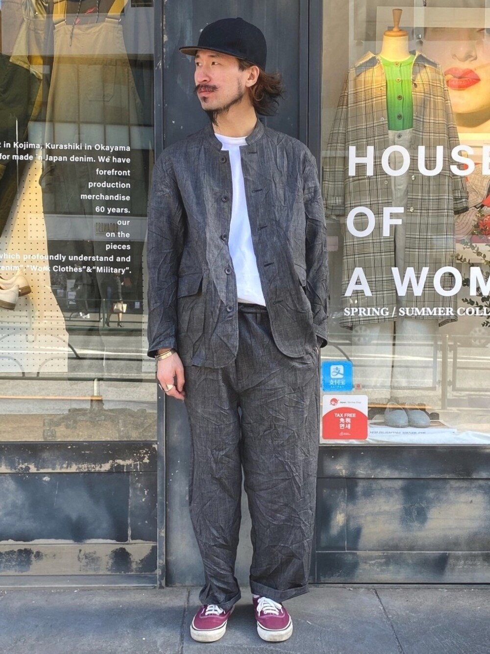 「スニーカー、セットアップ、グレー、キャップ、johnbull、ワイドパンツ、春コーデ、ジョンブル、Johnbull Private labo、ジョンブル　プライベート　ラボ(Johnbull Private labo)」｜「Johnbullのエイジングワークドロップジャケット（その他アウター、グレー系）」を使った、dasさん（メンズ・176cm）の春コーディネートの1枚目の写真
