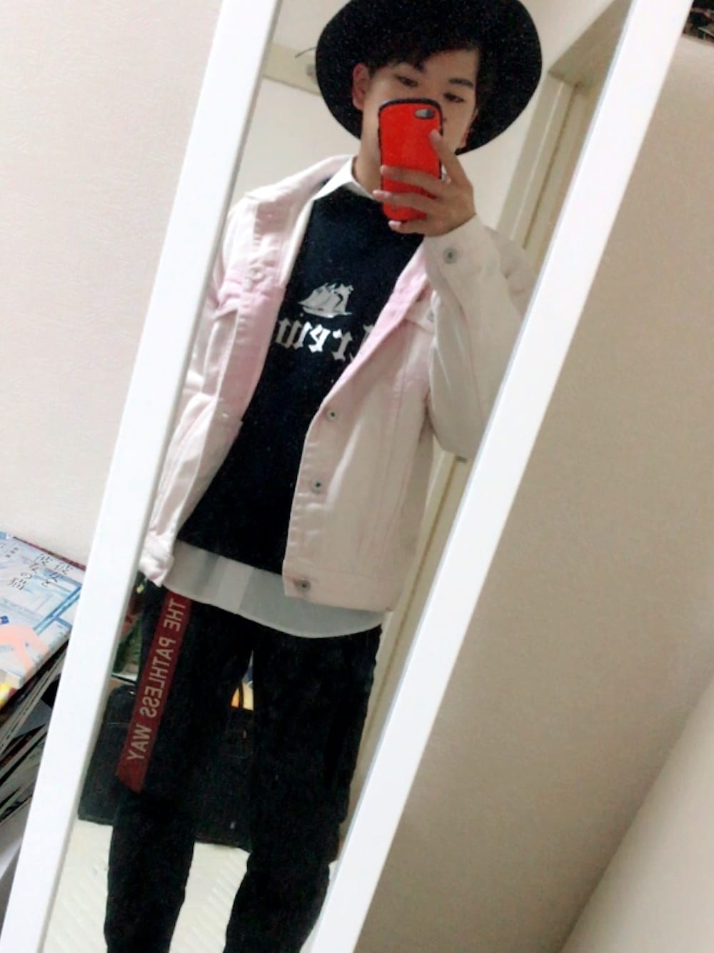 「ZARAのアイテム（デニムジャケット、ピンク系）」を使った、TakAshIさん（メンズ・166cm）の秋コーディネートの1枚目の写真