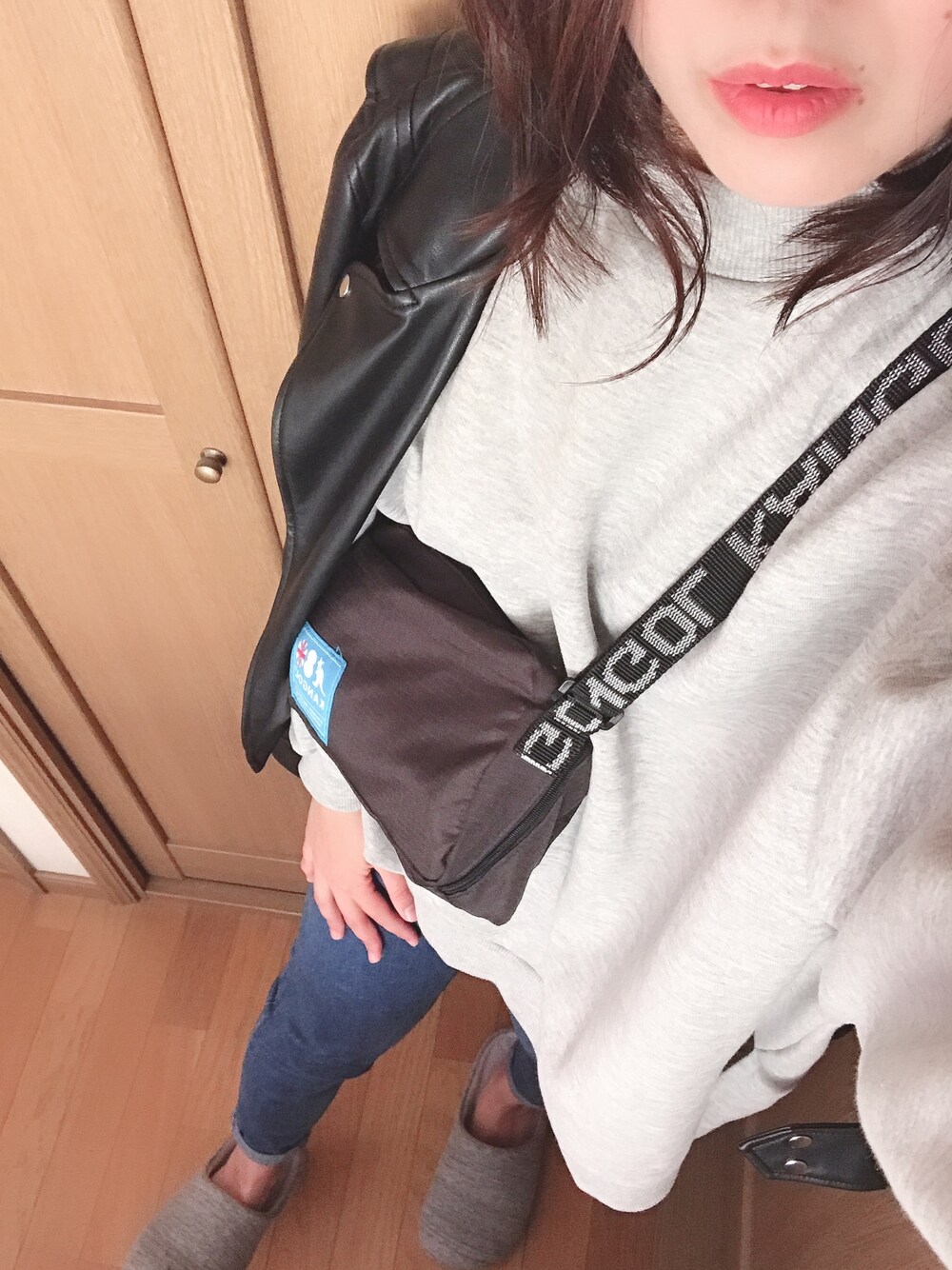 「ラクチンコーデ、シンプル、冬コーデ、コンバース」｜「GRLのスーパーストレッチスキニーデニム（デニムパンツ、ブルー系）」を使った、ぷぷさん（レディース・162cm）の秋コーディネートの1枚目の写真