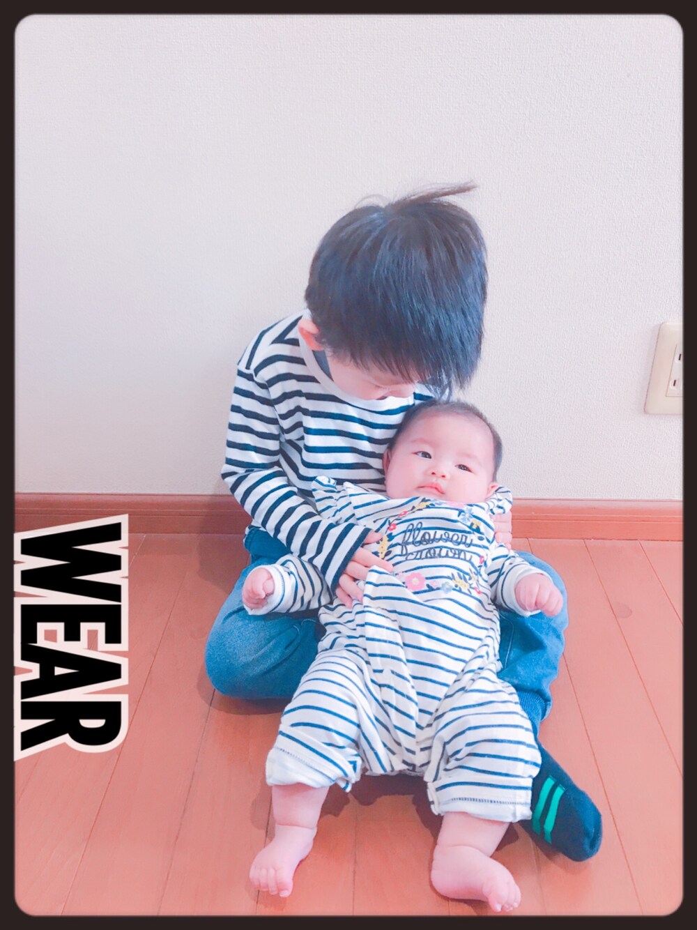 「兄妹コーデ、リンクコーデ、2歳児 キッズ 男の子、生後3ヶ月女の子、ベビーコーデ、キッズコーデ、安くて可愛い、サイズ100、サイズ70」｜「UNIQLOのアイテム（Tシャツ/カットソー、ホワイト系）」を使った、miiさん（レディース・154cm）の秋コーディネートの1枚目の写真