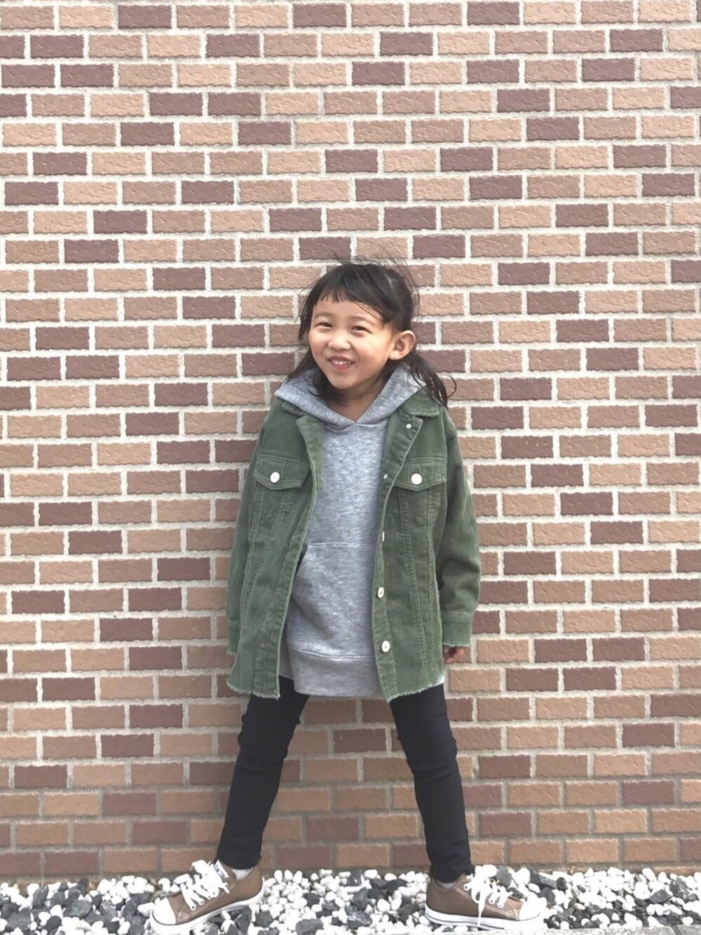 「平成最後のWEARISTAセンバツ、kids、シンプル、カジュアルコーデ、パーカー、コンバース、パンツスタイル、キッズコーデ、キッズファッション、ootd」｜「MANGROVEの【MANGROVE KIDS】裏毛スウェットプルオーバーパーカー（パーカー、グレー系）」を使った、kapoさん（キッズ・110cm）の春コーディネートの1枚目の写真