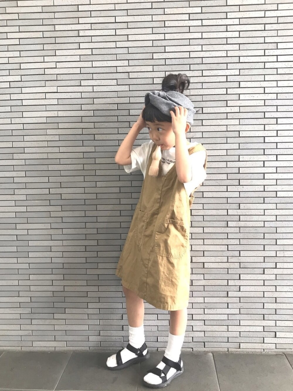 「カジュアルコーデ、ジャンスカ、休日スタイル、おしゃれさんと繋がりたい、スポサン、キッズコーデ、キッズファッション、女の子、kids、ootd」｜「LOWRYS FARMのロゴプリントＴシャツ　830486（Tシャツ/カットソー、ホワイト系）」を使った、kapoさん（キッズ・110cm）の夏コーディネートの1枚目の写真