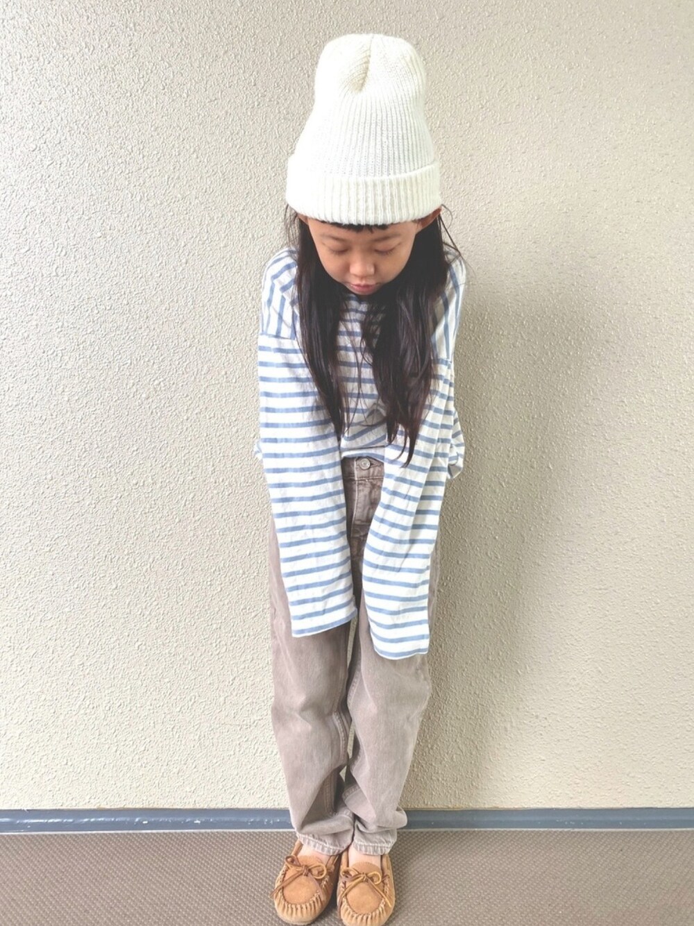 「秋服準備はじめました、秋のコーデ、ボーダー、韓国子供服、ニット帽、デニム、ZARA、モカシン、カジュアル、シンプル」｜「COMECHATTO&CLOSETのＡＲＴＥＸ　ＷＡＴＣＨ　ＣＡＰ（ニットキャップ/ビーニー、ホワイト系）」を使った、kapoさん（キッズ・120cm）の秋コーディネートの1枚目の写真