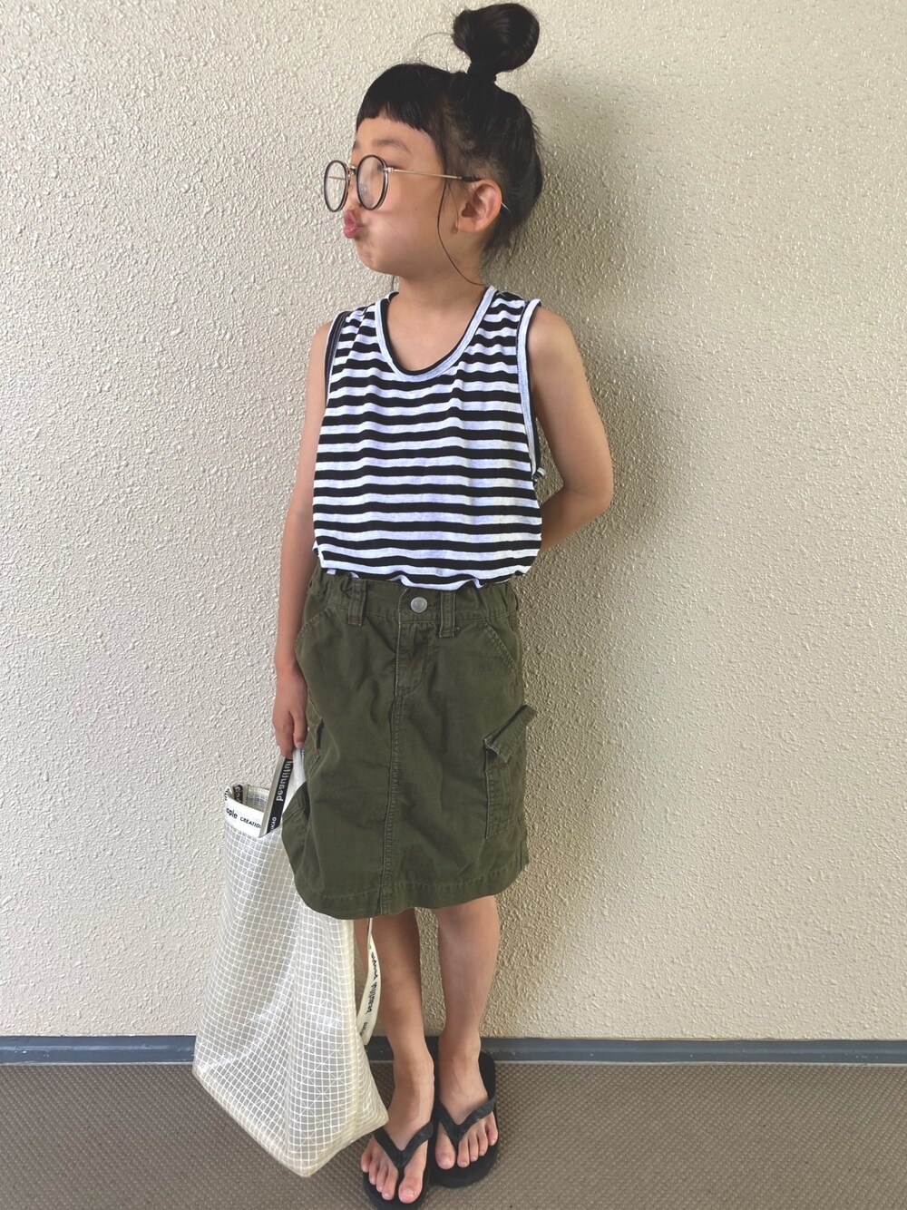 「ボーダー、めがね、夏コーデ、クリアバッグ、サンダル、リラックススタイル、プチプラ、タックイン、韓国子供服、カジュアルコーデ」｜「SHIPSのSHIPS KIDS:カーゴ スカート(100～130cm)（スカート、グリーン系）」を使った、kapoさん（キッズ・120cm）の夏コーディネートの1枚目の写真