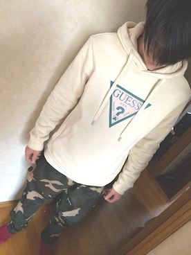 「Guess（ゲス）のアイテム（パーカー）」を使った、nekoshihoさん（メンズ・175cm）の冬コーディネート
