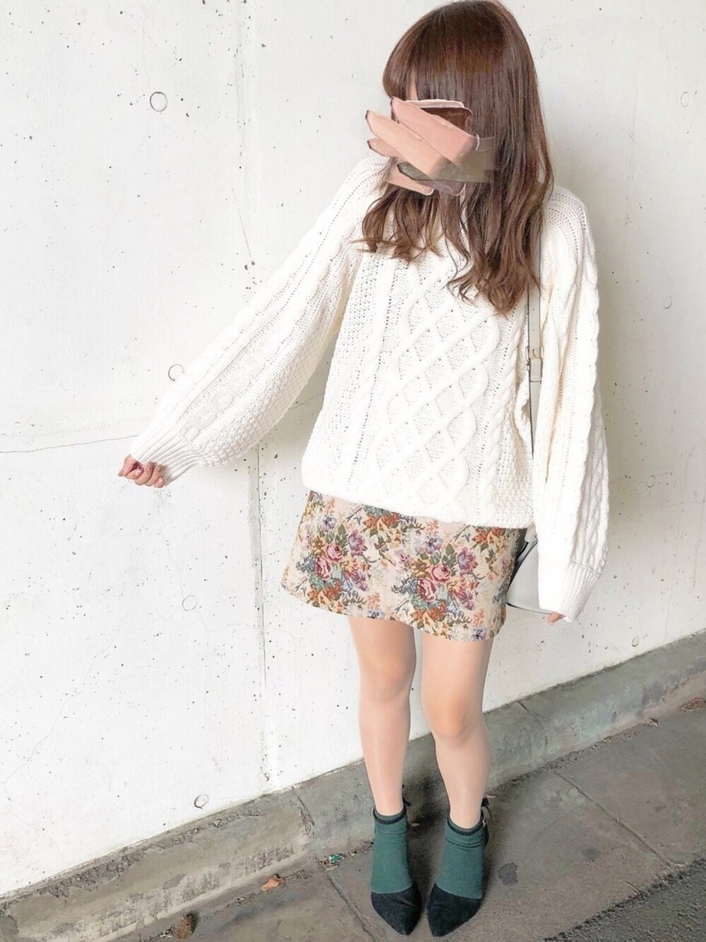 「休日スタイル、秋服、秋のコーデ、プチプラコーデ、全身GU、袖ボリューム、ケーブルニット、ゴブラン、ヒール×靴下、オシャレパッソ」｜「GUのアイテム（ニット/セーター、ホワイト系）」を使った、.. ゆ き ..さん（レディース・162cm）の秋コーディネートの1枚目の写真