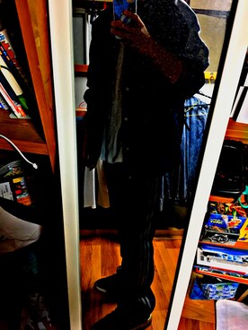 「AIR JORDAN（エアジョーダン）のアイテム（スニーカー、ブラック系）」を使った、はしもとさん（メンズ・167cm）の秋コーディネート