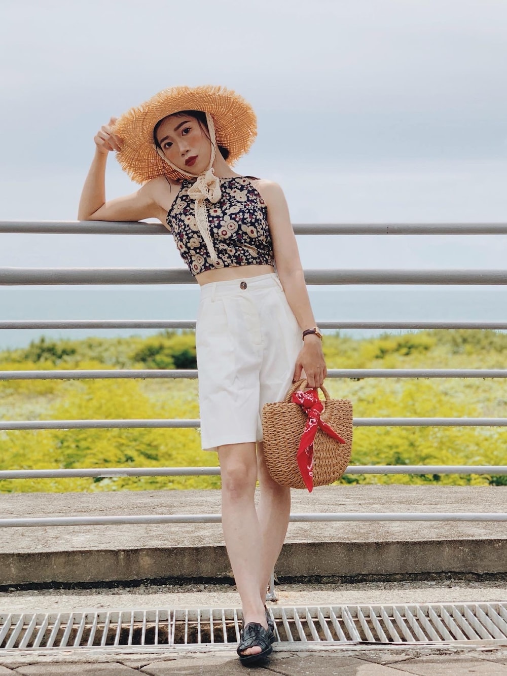 「VINTAGEのアイテム（チューブトップ、ブルー系）」を使った、yukaさん（レディース・153cm）の夏コーディネートの1枚目の写真