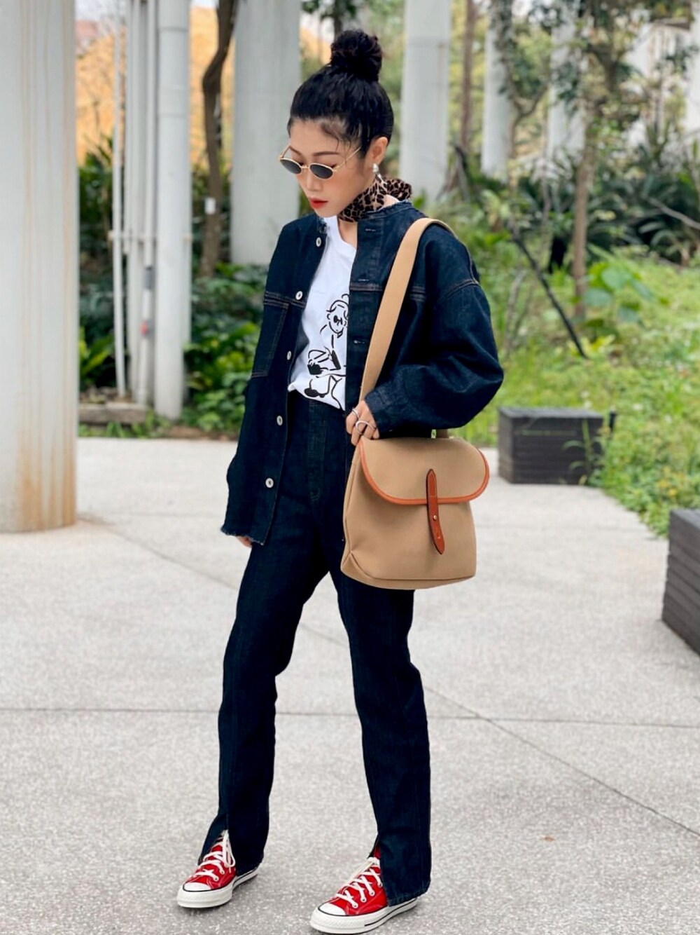 「ootd、長場雄、URBAN RESEARCH、wiwt、WEAR」｜「SENSE OF PLACE by URBAN RESEARCHのアイテム（デニムジャケット、ブルー系）」を使った、yukaさん（レディース・153cm）の春コーディネートの1枚目の写真