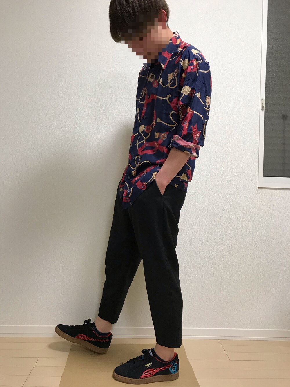 「ガラシャツ」｜「WEGOのWEGO/ストレッチスリムテーパードスラックス（スラックス、ブラック系）」を使った、ぴろろんさん（メンズ・170cm）の秋コーディネートの1枚目の写真