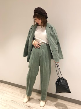 レディースのパンツ グリーン カーキ 緑色系 コーデュロイ コーディネート Zozotown