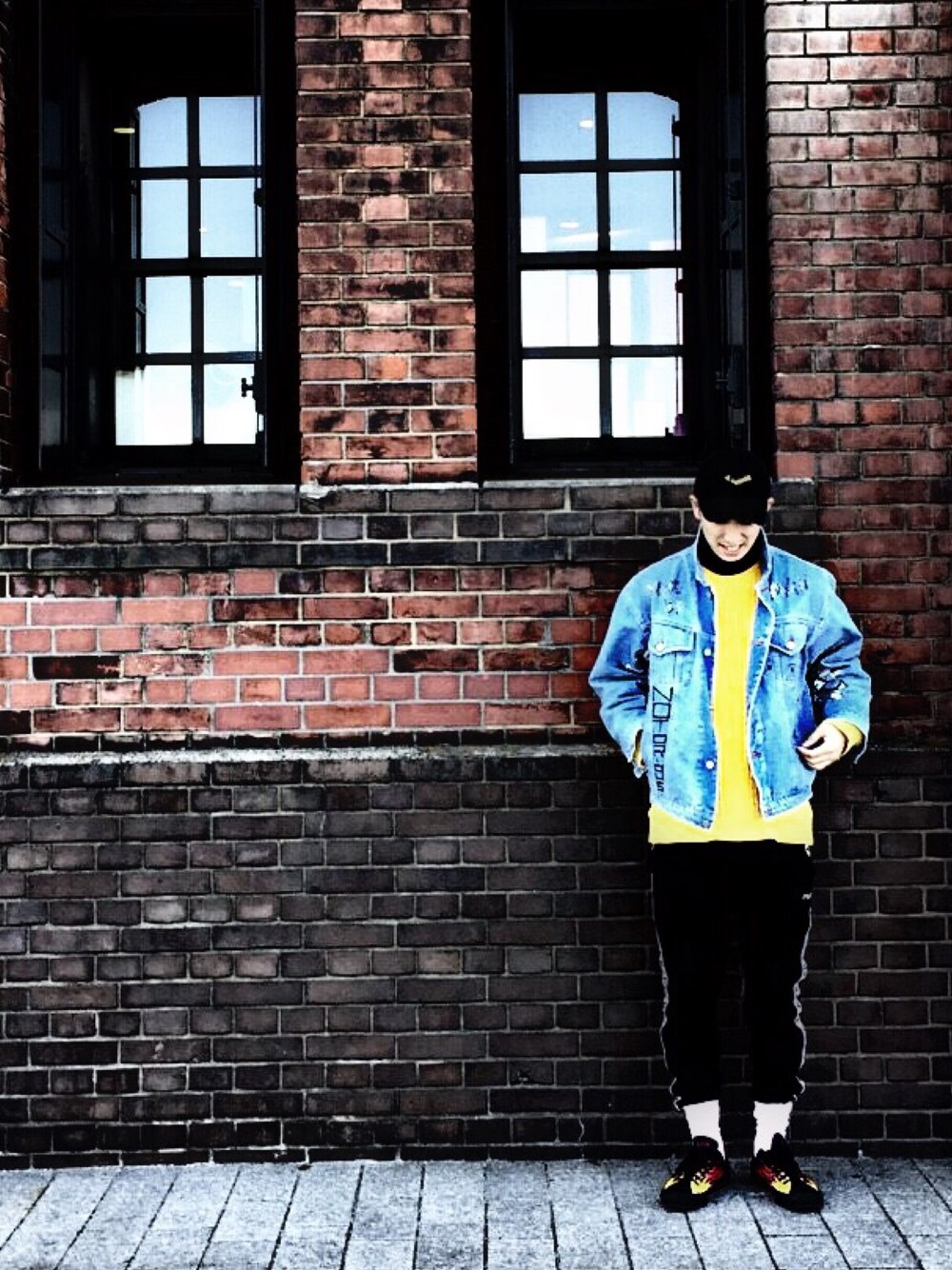「80s」｜「made by ADNAHのアイテム（デニムジャケット、ブルー系）」を使った、RAYさん（メンズ・176cm）の冬コーディネートの1枚目の写真
