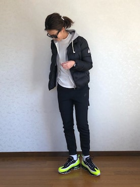 「ALLUMER（アリュメール）のアイテム（パーカー）」を使った、みーさん（レディース・171cm）の冬コーディネート