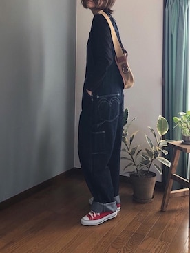 「赤コンバース」｜「アイテム（サロペット/オーバーオール）」を使った、みーさん（レディース・171cm）の冬コーディネート
