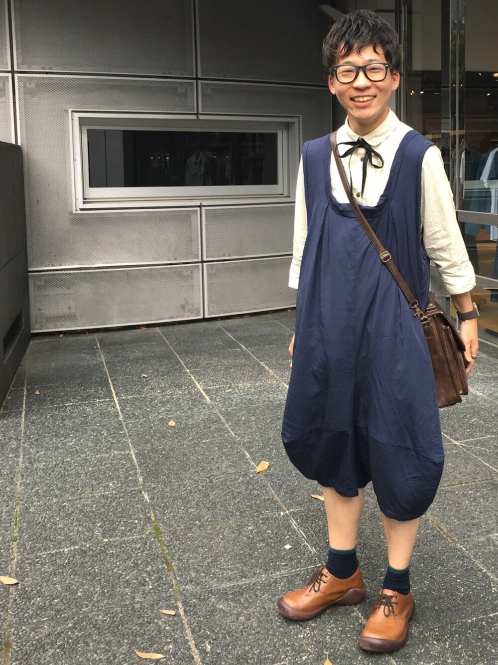 「UNIQLO、FRAPBOIS、FRAPBOIS half、HARE、Re:getA、つなぎ、休日スタイル、ゆるコーデ、ＧＷ、ダテメガネ」｜「FRAPBOISのアイテム（オールインワン・サロペット、ブルー系）」を使った、◎みつ◎さん（メンズ・169cm）の春コーディネートの1枚目の写真