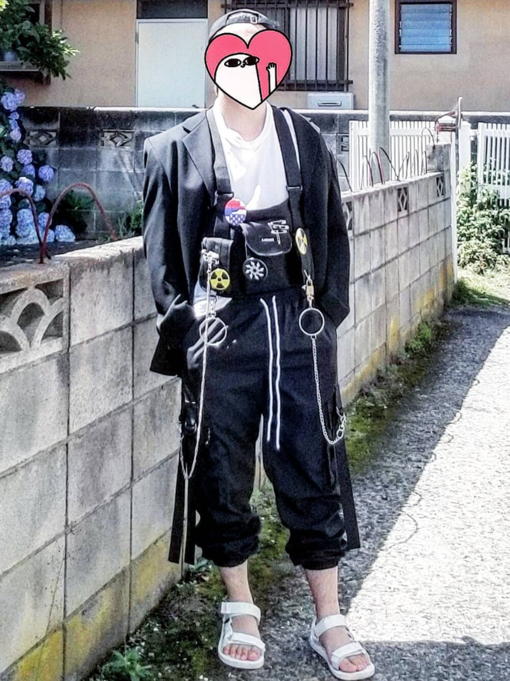 「BLACKTAILORのアイテム（パンツ、ブラック系）」を使った、犬さん（メンズ・90cm）の夏コーディネートの1枚目の写真