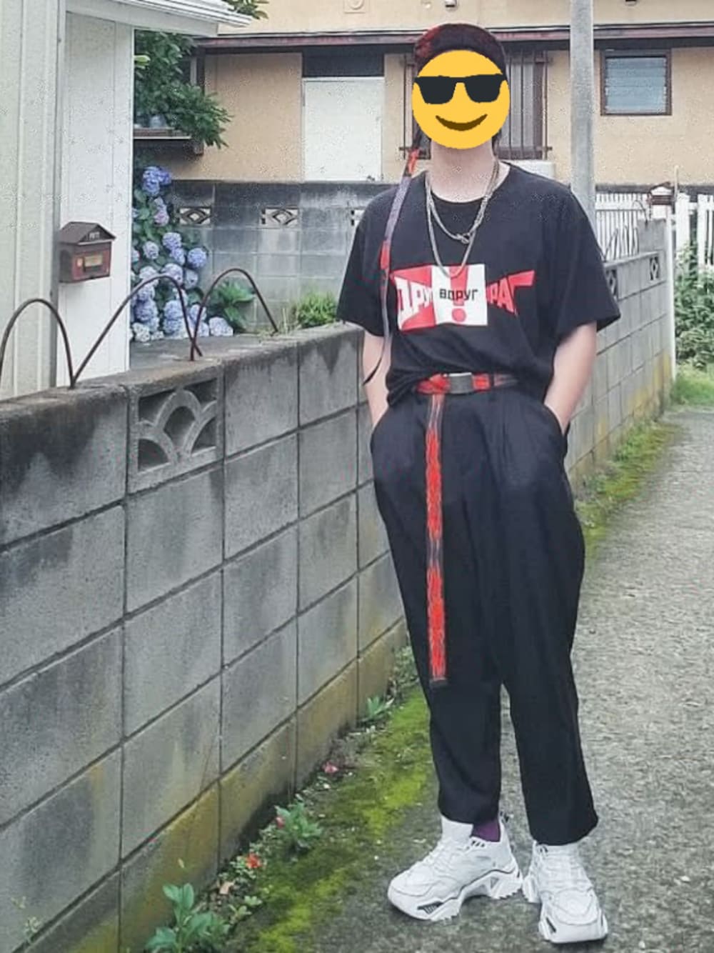 「NOISE MAKERの花柄キャップ（キャップ、グレー系）」を使った、犬さん（メンズ・90cm）の夏コーディネートの1枚目の写真
