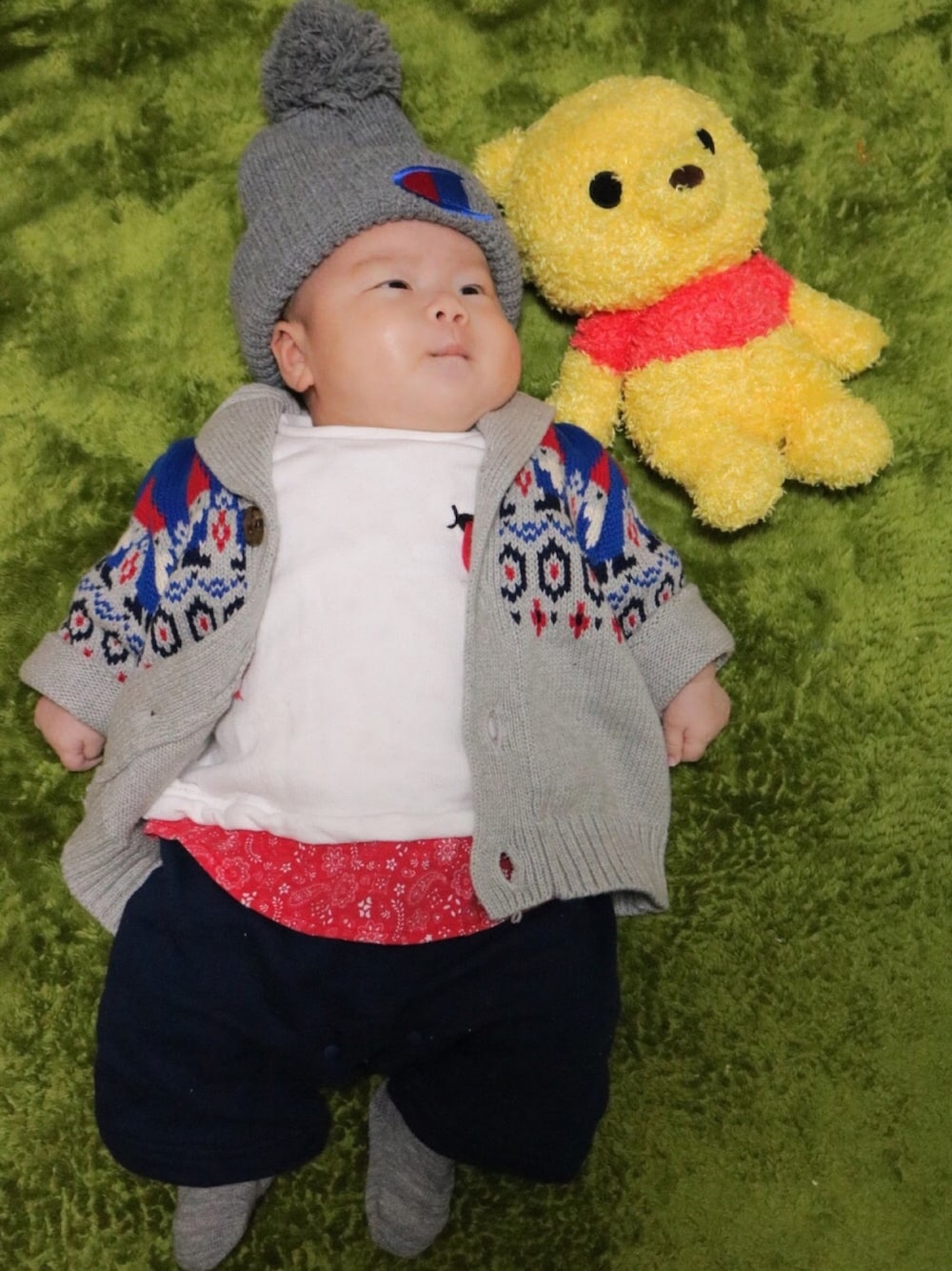 「生後1ヶ月、生後50日、ベビーコーデ、キッズコーデ、babygap、Champion、F.O.KIDS、F.O.Online Store、女の子、おんなのこ」｜「Championのアイテム（ニットキャップ/ビーニー、グレー系）」を使った、ぶうさん（キッズ・80cm）の夏コーディネートの1枚目の写真