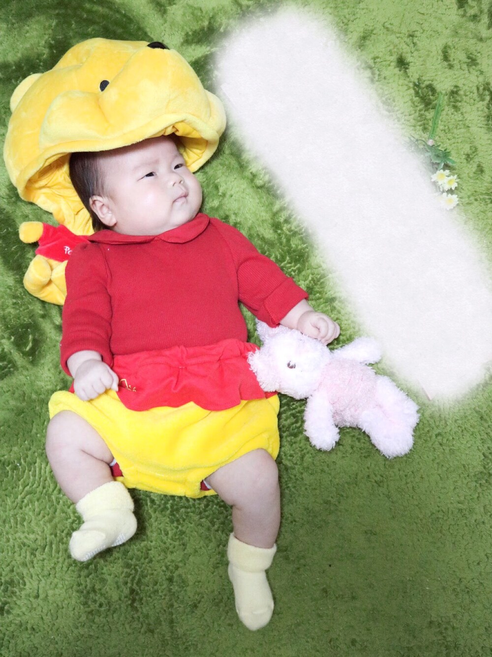 「babygap、赤ちゃん本舗、アカチャンホンポ、生後1ヶ月、生後2ヶ月、生後60日、ベビーコーデ、キッズコーデ、おんなのこ、女の子」｜「babyGAPのアイテム（肌着、レッド系）」を使った、ぶうさん（キッズ・80cm）の夏コーディネートの1枚目の写真
