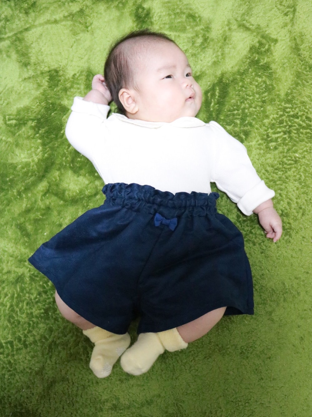 「babygap、アカチャンホンポ、赤ちゃん本舗、生後2ヶ月、生後63日、ハンドメイド、ベビーコーデ、キッズコーデ、女の子、おんなのこ」｜「babyGAPのアイテム（肌着、ホワイト系）」を使った、ぶうさん（キッズ・80cm）の夏コーディネートの1枚目の写真