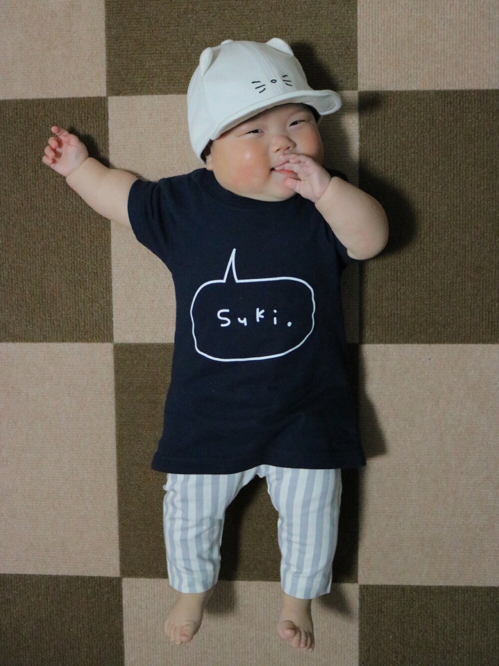 「putit mine、minne、UNIQLO、ユニクロ、生後5ヶ月、生後171日、ベビーコーデ、キッズコーデ、女の子、おんなのこ」｜「petit mainのネコディテールキャップ（キャップ、ホワイト系）」を使った、ぶうさん（キッズ・80cm）の夏コーディネートの1枚目の写真