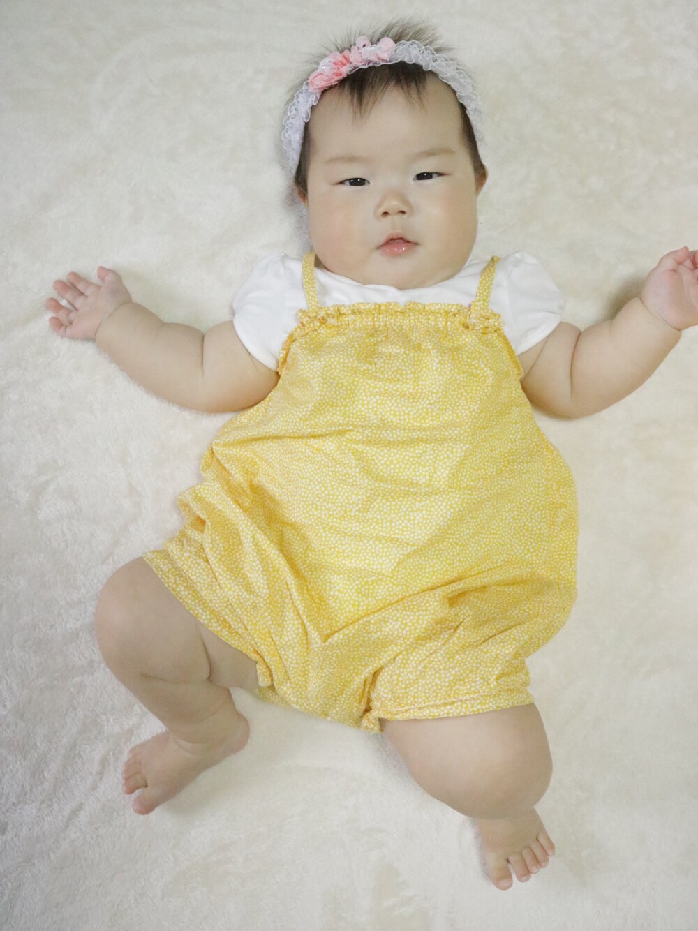 「生後８ヶ月、生後251日、H&M、ベビーコーデ、キッズコーデ、キッズファッション、女の子、おんなのこ、父の日」｜「貰い物のアイテム（ヘアバンド、ピンク系）」を使った、ぶうさん（キッズ・80cm）の夏コーディネートの1枚目の写真