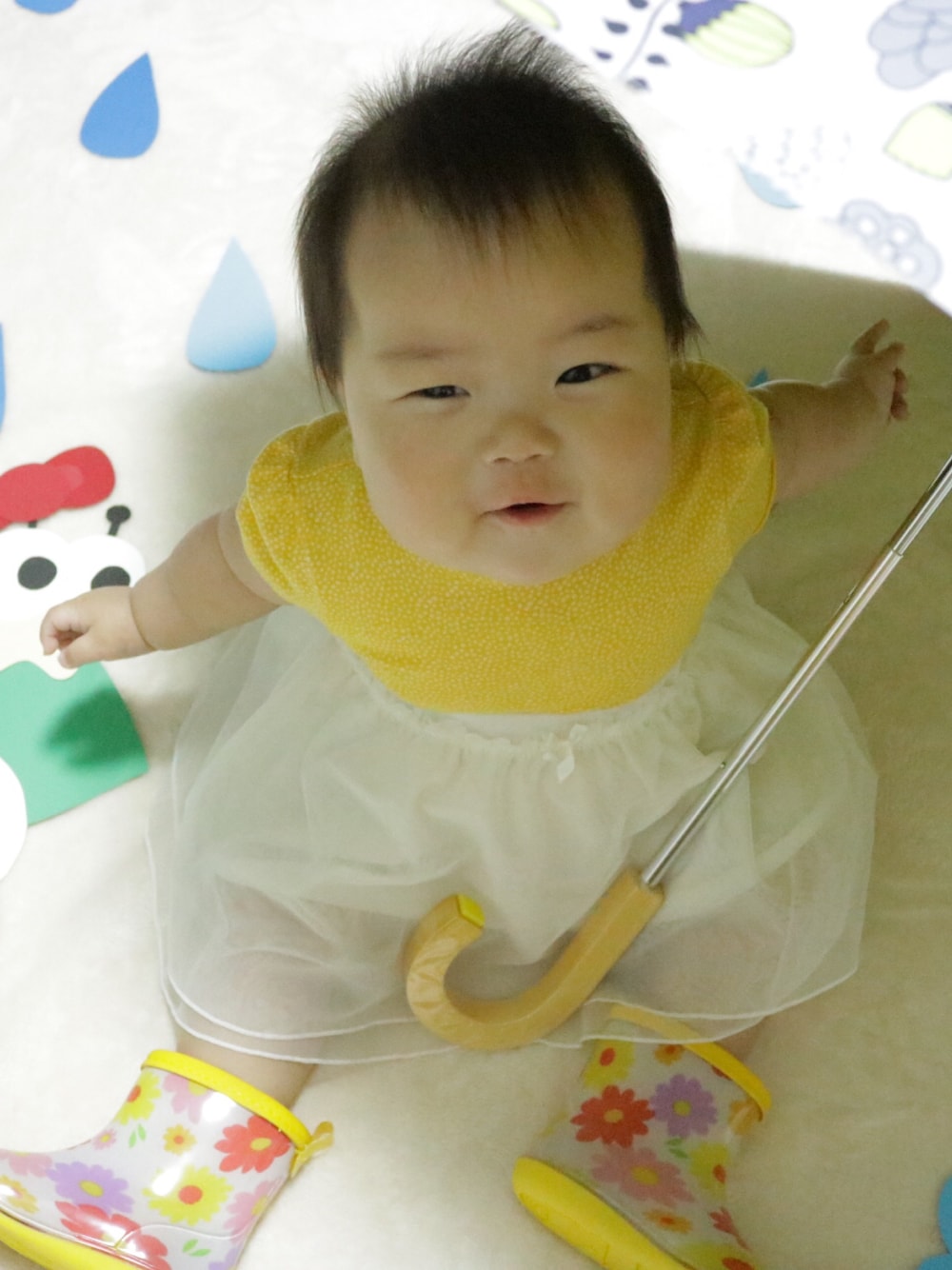 「生後８ヶ月、生後255日、H&M、UNIQLO、ユニクロ、ベビーコーデ、キッズコーデ、キッズファッション、女の子、おんなのこ」｜「H&Mのアイテム（肌着、イエロー系）」を使った、ぶうさん（キッズ・80cm）の夏コーディネートの1枚目の写真