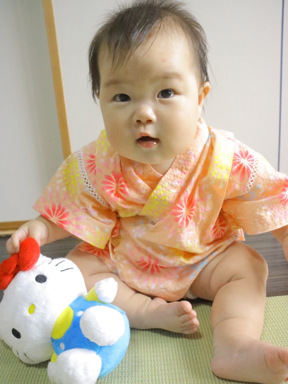 「mikihouse、ミキハウス、甚平、浴衣、ベビーコーデ、キッズコーデ、女の子、おんなのこ、生後８ヶ月、生後262日」｜「MIKI HOUSEの【ミキハウス】うさこ♪花火柄甚平スーツ（浴衣、オレンジ系）」を使った、ぶうさん（キッズ・80cm）の夏コーディネートの1枚目の写真