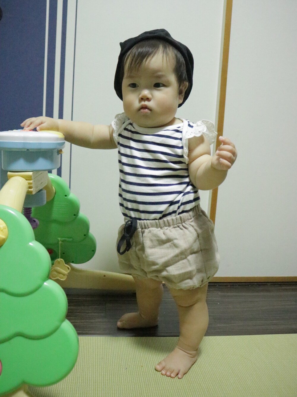 「こどもふくnemo、babygap、GAP、生後10ヶ月、ベビーコーデ、キッズファッション、キッズコーデ、女の子、おんなのこ、かぼちゃパンツ」｜「？のアイテム（ハンチング/ベレー帽、ブラック系）」を使った、ぶうさん（キッズ・70cm）の秋コーディネートの1枚目の写真