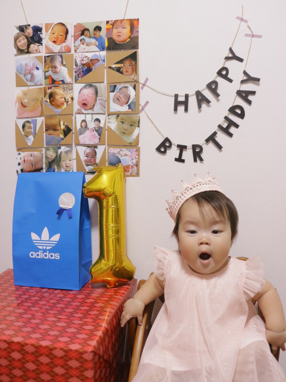 「1歳、キッズコーデ、キッズファッション、ドレス、H&M、誕生日、女の子、おんなのこ、ワンピース」｜「H&Mのアイテム（ワンピース、ピンク系）」を使った、ぶうさん（キッズ・70cm）の秋コーディネートの1枚目の写真