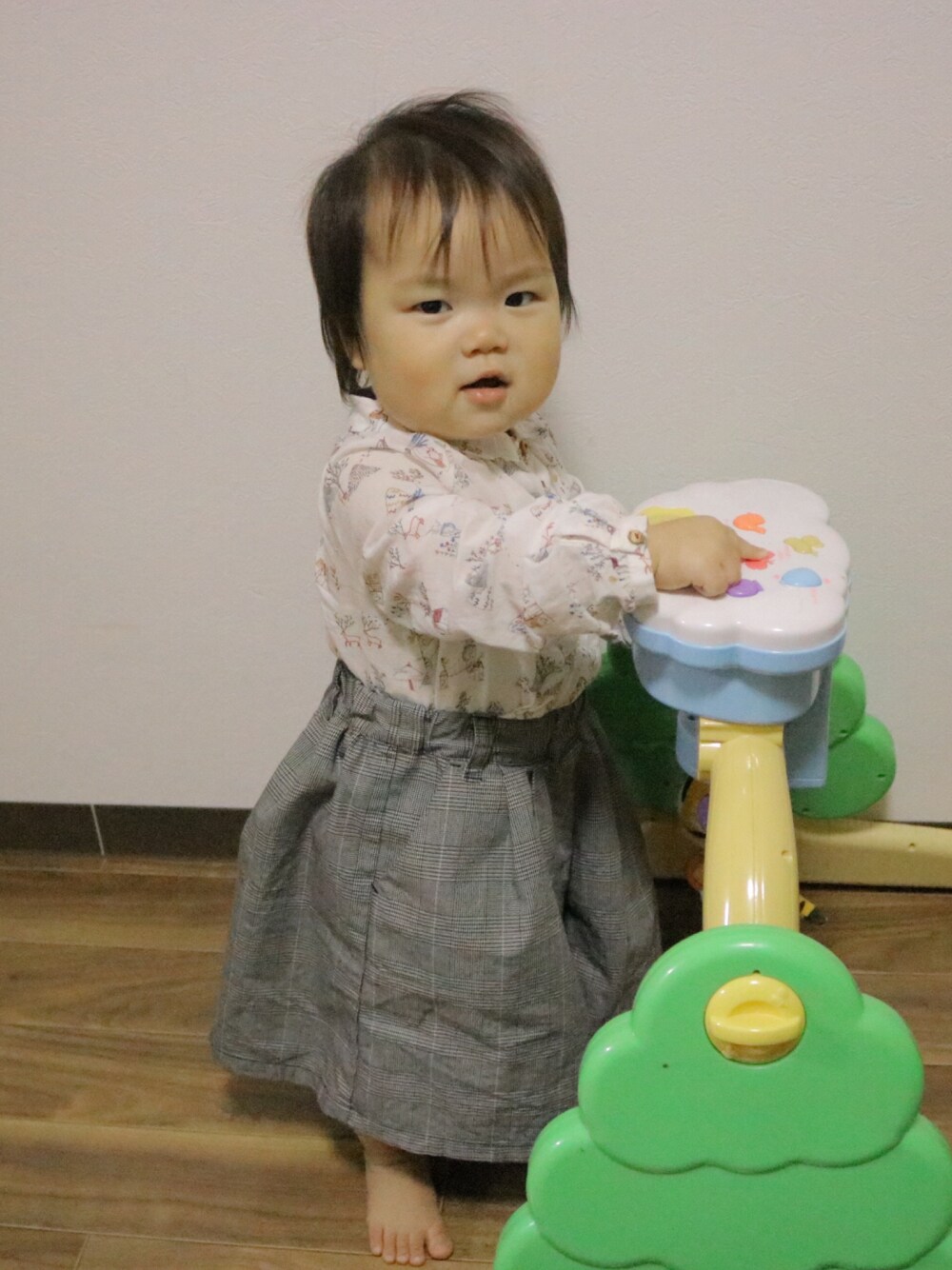 「ZARA、ZARA KIDS、zarababy、BREEZE、F.O.KIDS、1歳、キッズコーデ、キッズファッション、女の子、おんなのこ」｜「ZARAのアイテム（シャツ/ブラウス、ホワイト系）」を使った、ぶうさん（キッズ・70cm）の秋コーディネートの1枚目の写真