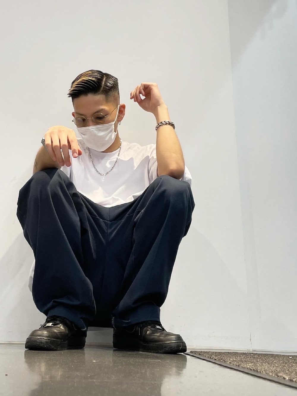 「プロクラブ、PROCLUB、無地T、メガネ男子、Dickies、ワークパンツ、airforce1、福岡、美容師、ストリート」｜「PRO CLUB のアイテム（Tシャツ/カットソー、ホワイト系）」を使った、KAIさん（メンズ・179cm）の春コーディネートの1枚目の写真