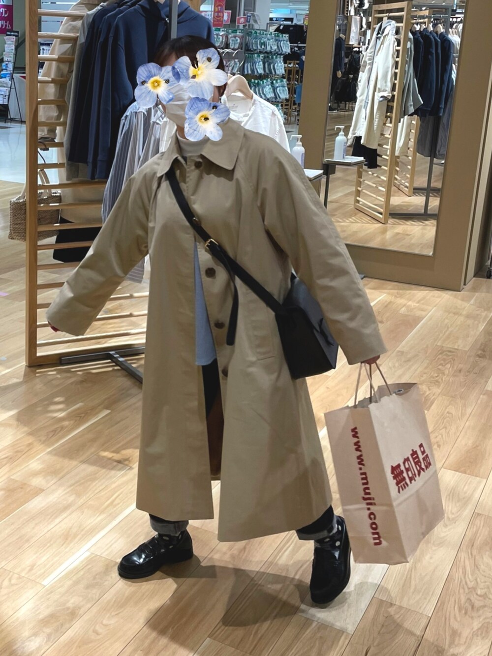 「シンプル、カジュアルコーデ、ステンカラーコート、低身長、低身長コーデ、UNIQLOコーデ、UNIQLO」｜「studio CLIPのPUレトロフラップショルダーバッグ（トートバッグ、ブラック系）」を使った、minoさん（レディース・145cm）の春コーディネートの1枚目の写真