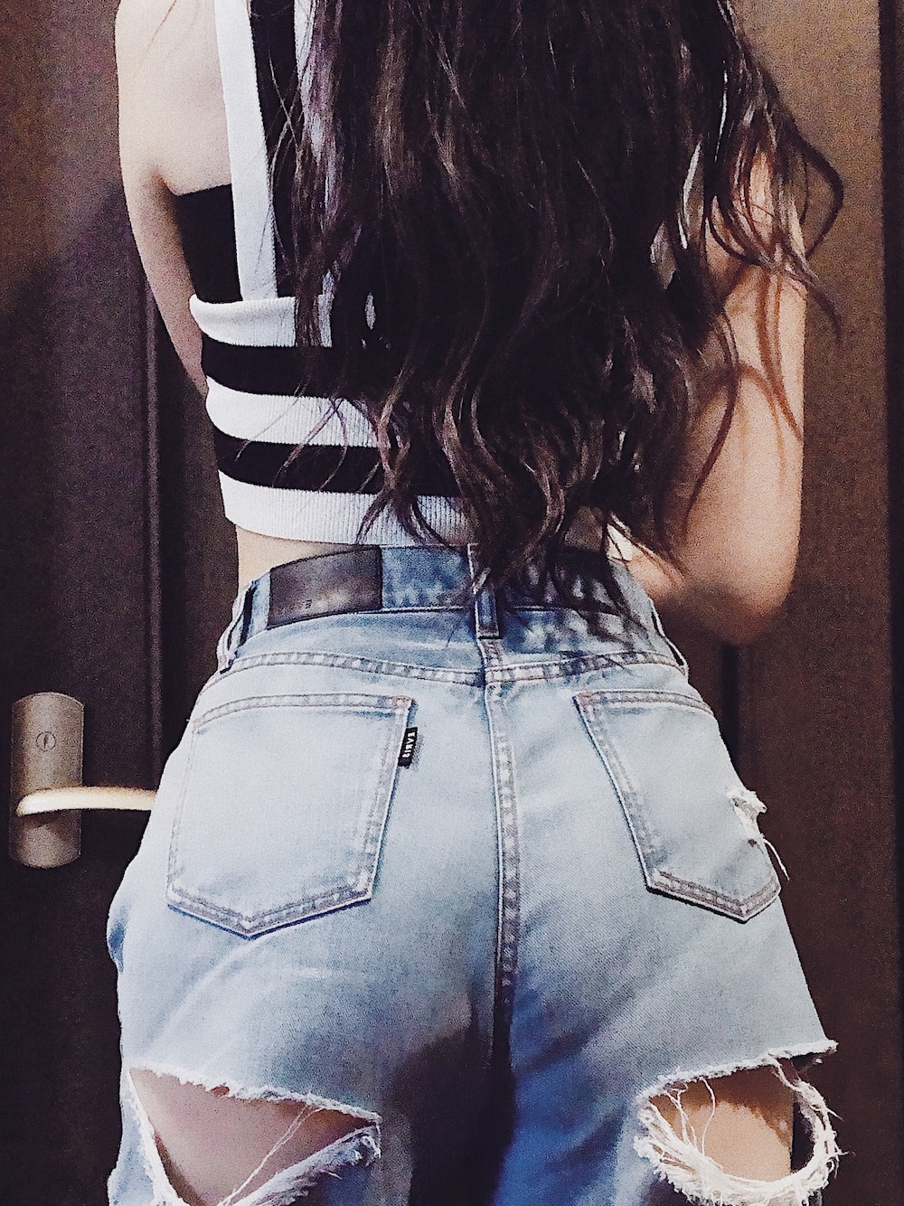 タンクトップを使った「ギャル」の人気ファッションコーディネート