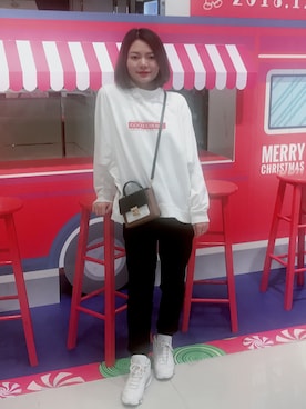 「MONKI（モンキ）のアイテム（パーカー）」を使った、花卷さん（レディース・160cm）の冬コーディネート