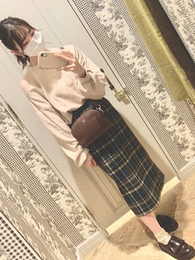 「肌見せ」｜「アイテム（スウェット）」を使った、hanaさん（レディース・164cm）の秋コーディネート