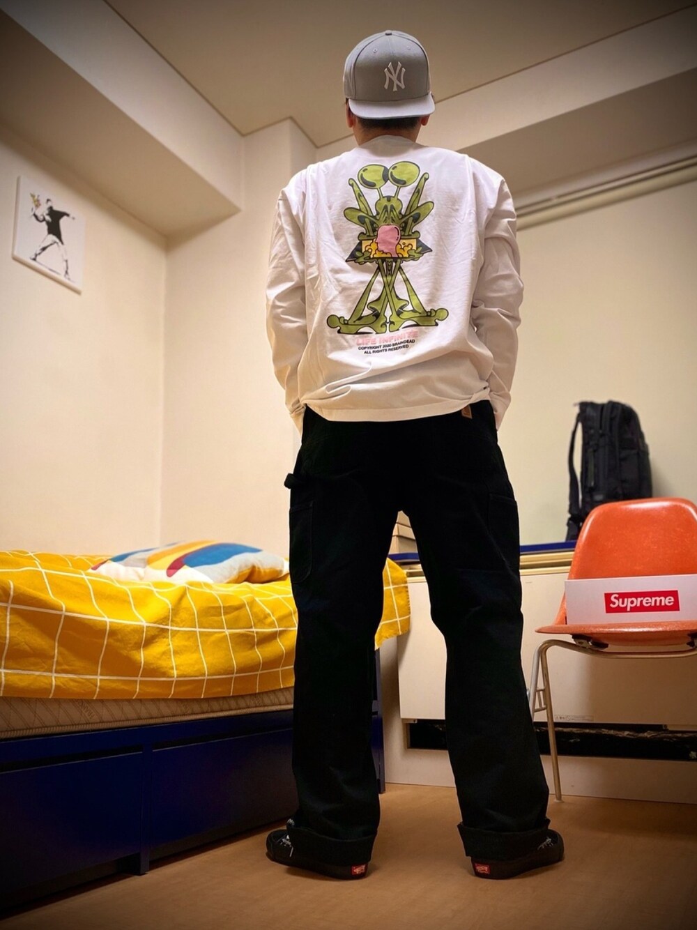 「春、シンプル、休日コーデ、スニーカーコーデ、休日スタイル、supreme、シュプリーム、brain dead、vans、NEW ERA」｜「NEW ERAのアイテム（キャップ、グレー系）」を使った、skbさん（メンズ・175cm）の冬コーディネートの1枚目の写真