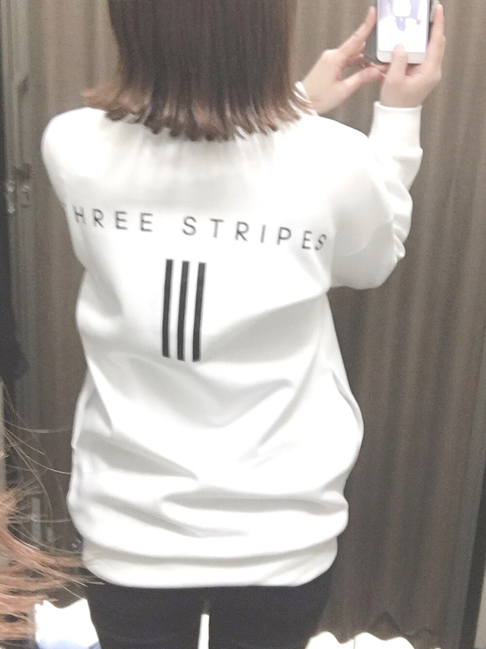 「低身長、カジュアル」｜「adidasのアイテム（スウェット、ホワイト系）」を使った、Cさん（レディース・154cm）の春コーディネートの1枚目の写真